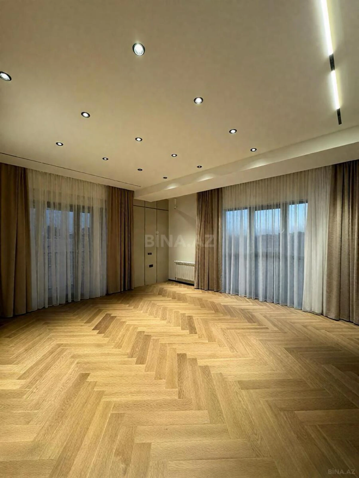 Satılır 3 otaqlı mənzil 127 m²