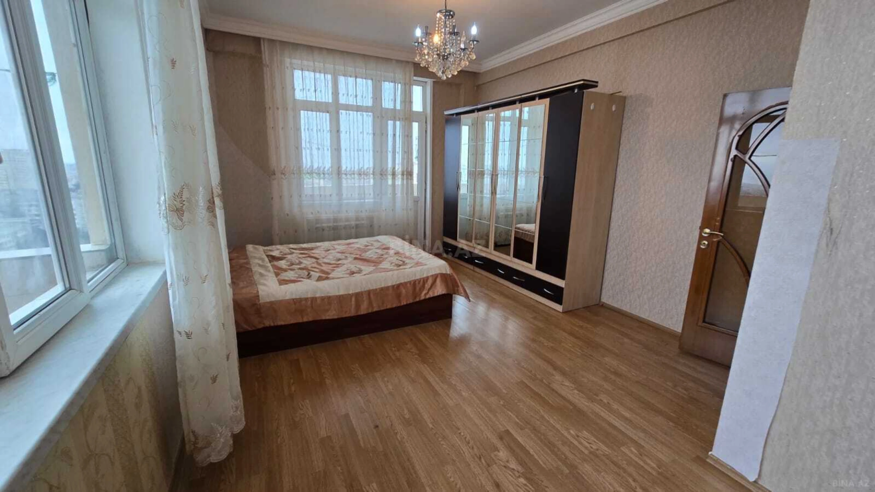 Satılır 3 otaqlı mənzil 110 m²