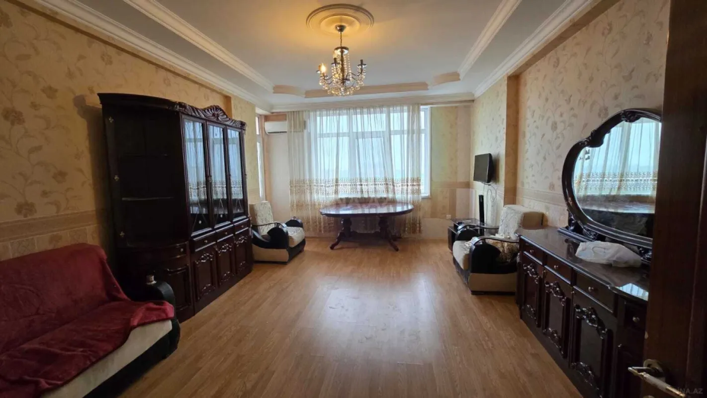 Satılır 3 otaqlı mənzil 110 m²
