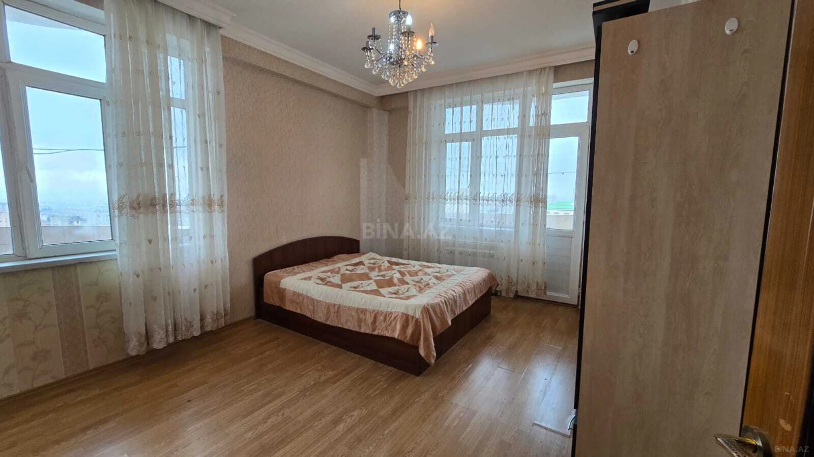 Satılır 3 otaqlı mənzil 110 m²