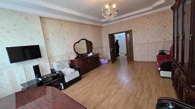 Satılır 3 otaqlı mənzil 110 m²