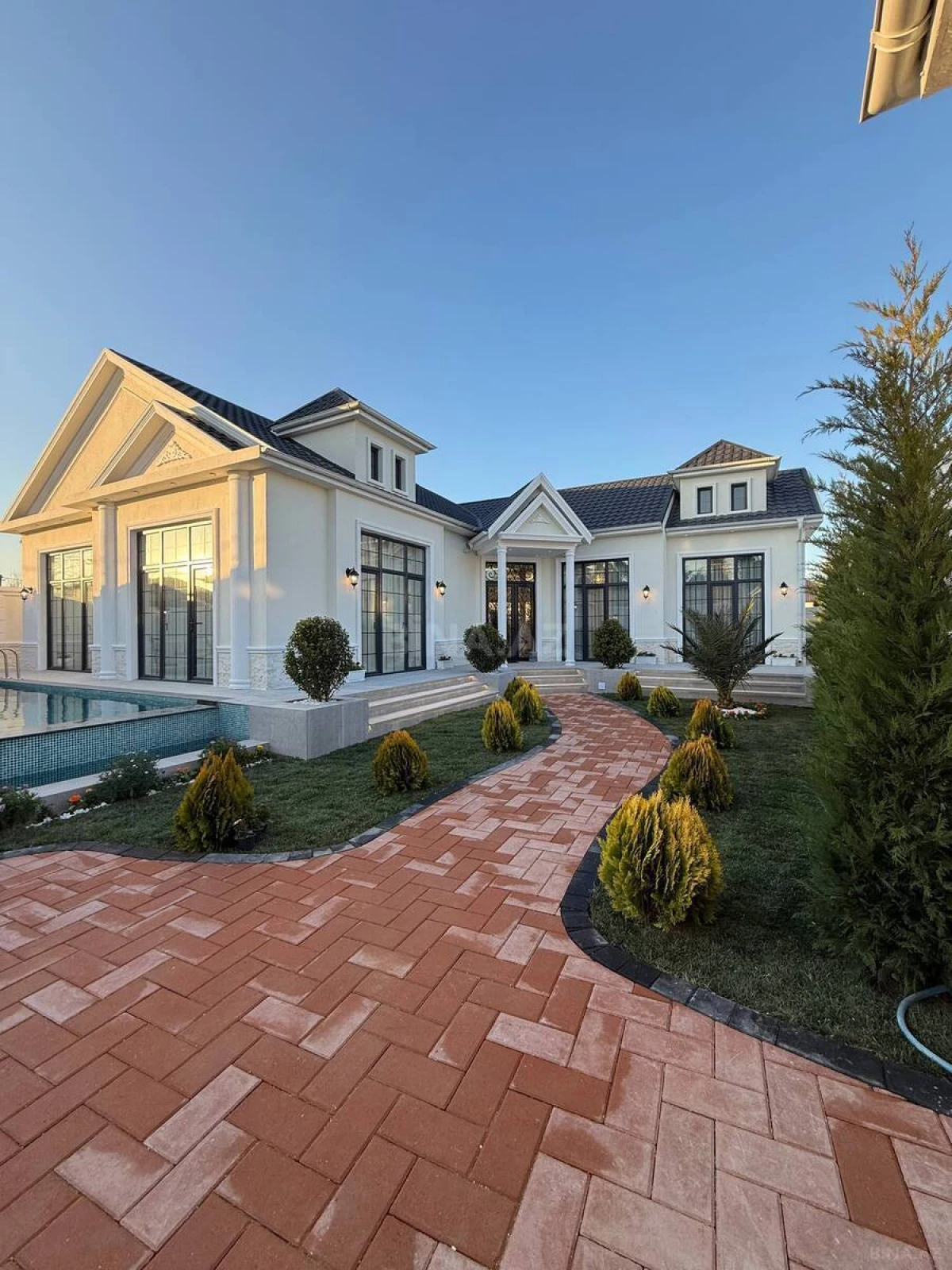 Satılır 4 otaqlı həyət evi 210 m²