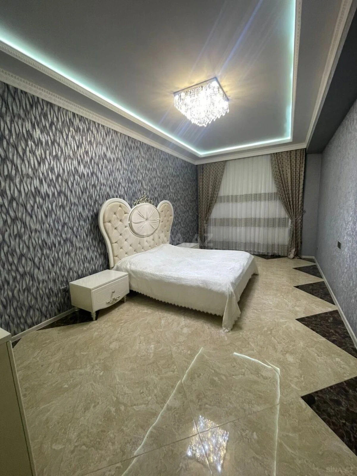 Kirayə verilir 2 otaqlı mənzil 110 m²