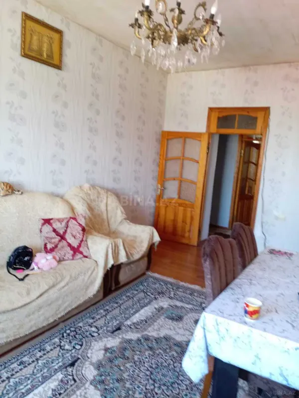 Satılır 5 otaqlı mənzil 100 m²