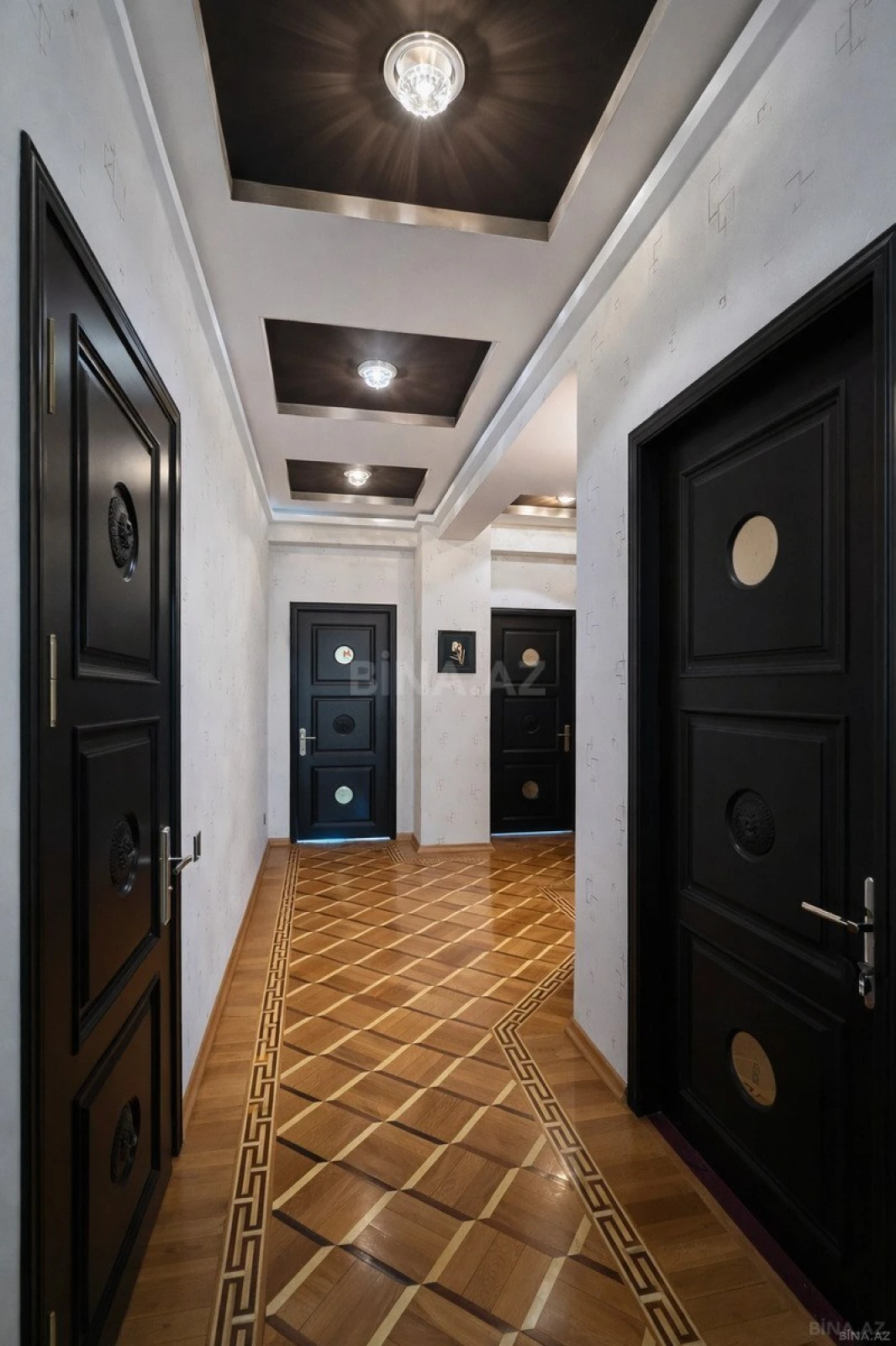 Satılır 4 otaqlı mənzil 180 m²