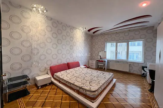 Satılır 4 otaqlı mənzil 180 m²