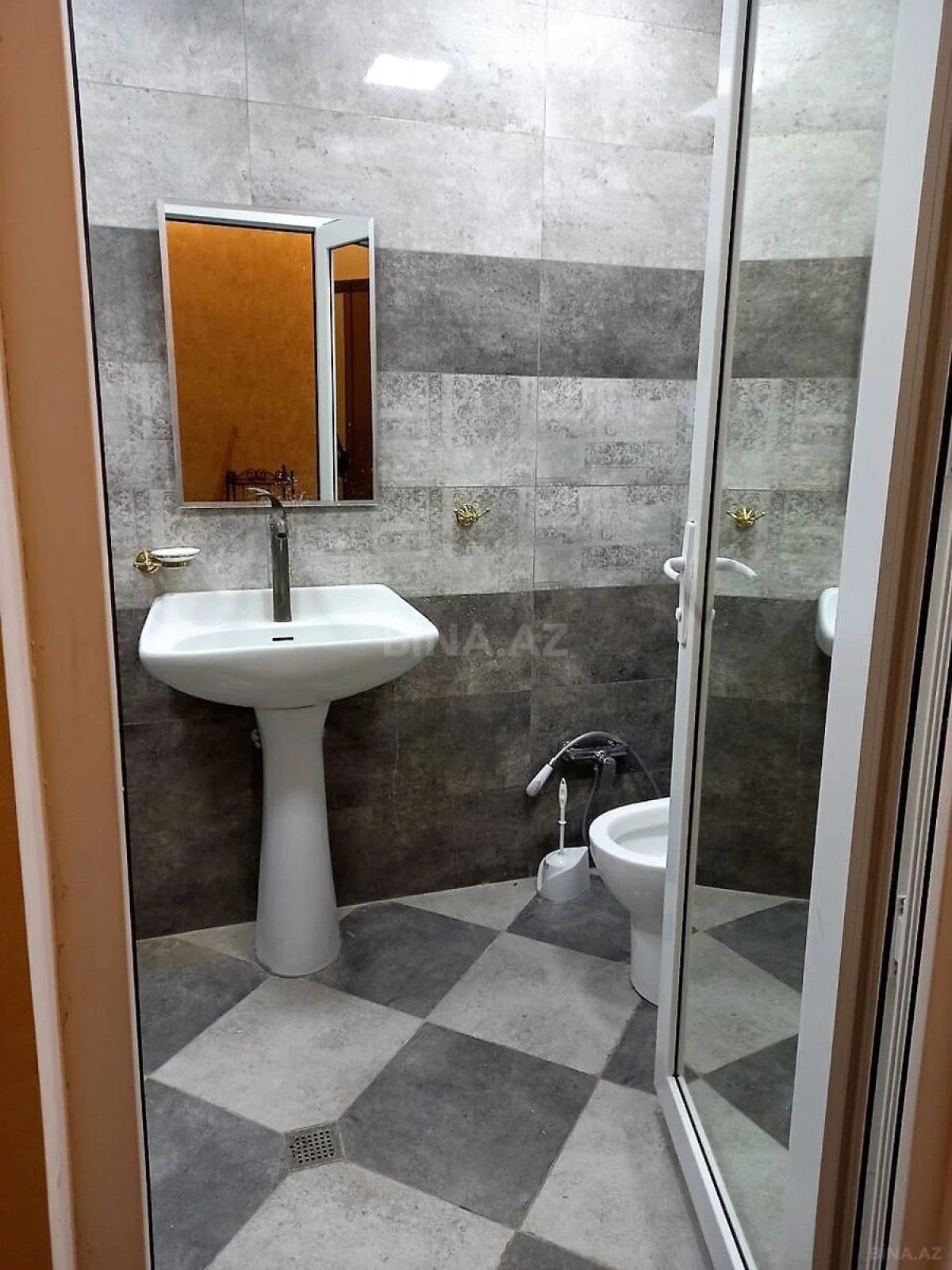 Kirayə verilir 2 otaqlı mənzil 65 m²