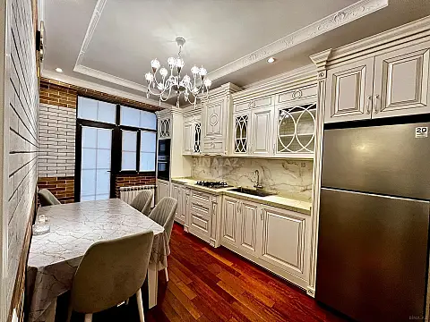 Satılır 3 otaqlı mənzil 120 m²