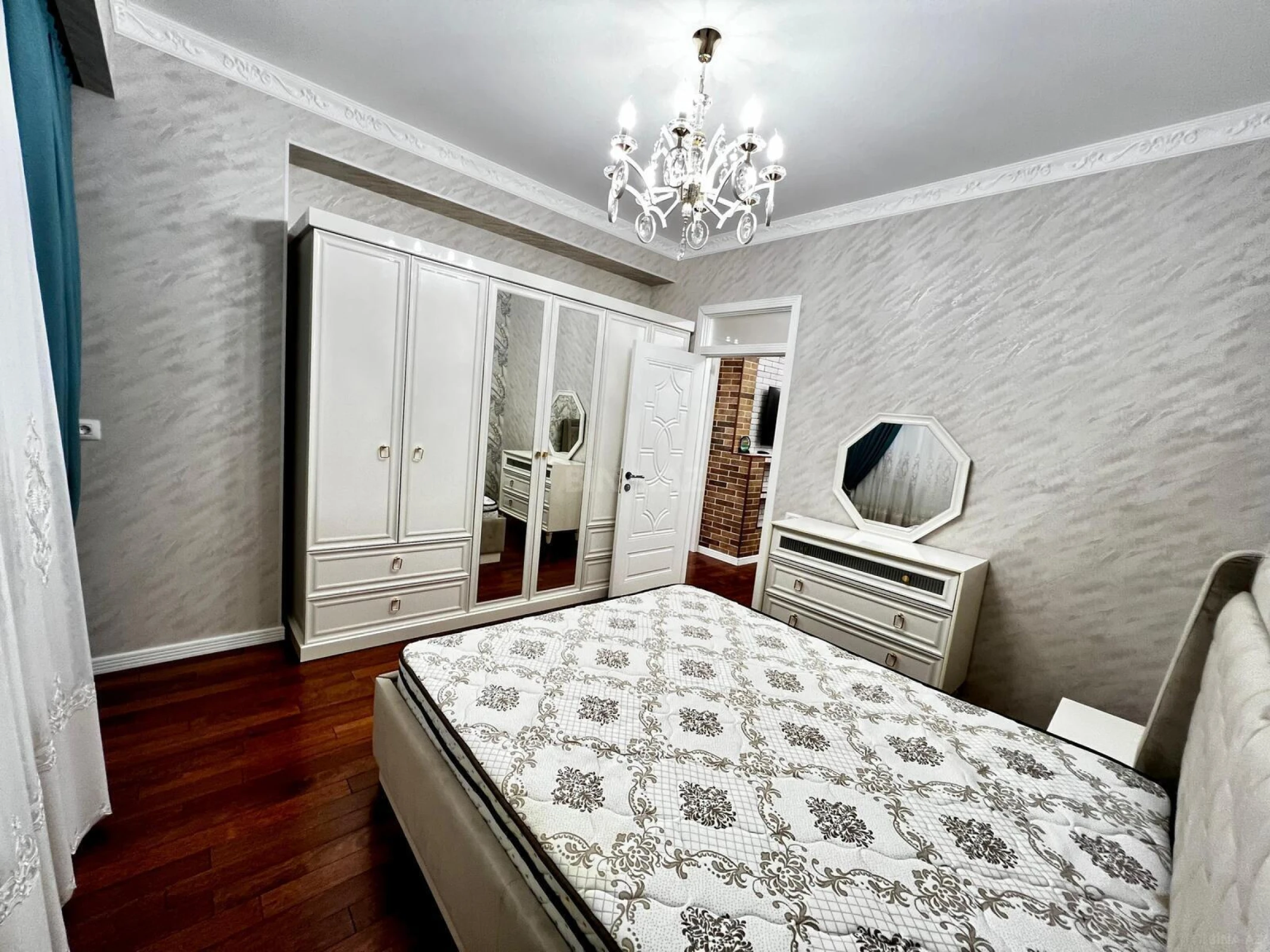 Satılır 3 otaqlı mənzil 120 m²