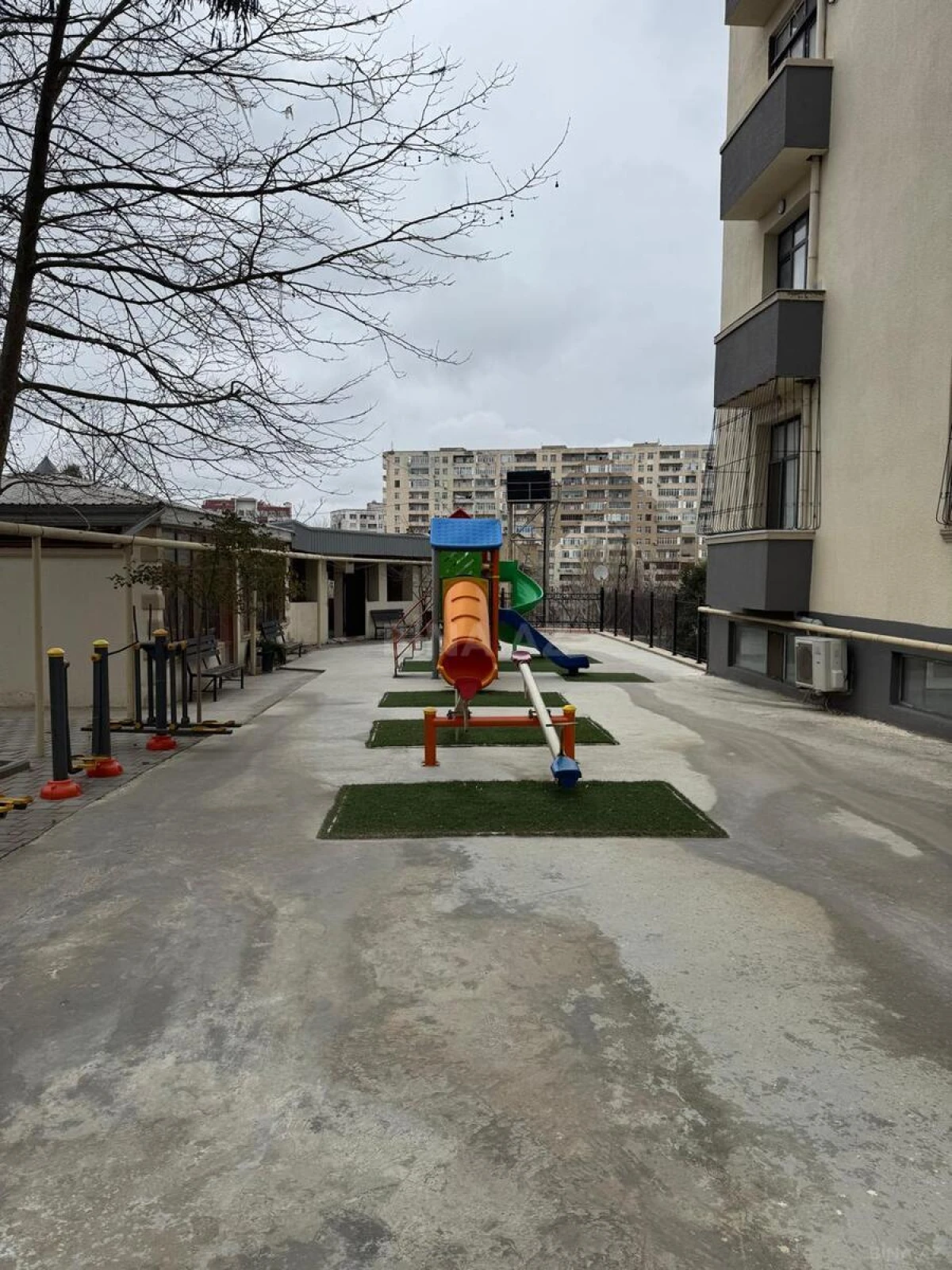 Satılır 2 otaqlı mənzil 95 m²