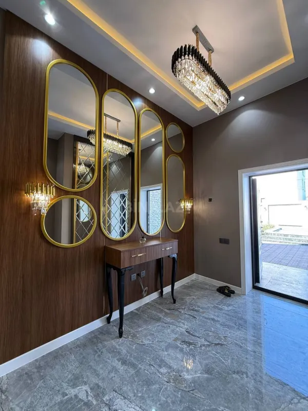 Satılır 5 otaqlı həyət evi 240 m²