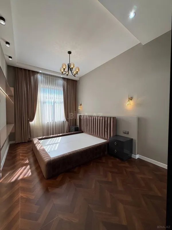 Satılır 5 otaqlı həyət evi 240 m²