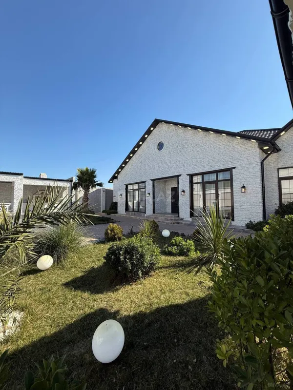 Satılır 5 otaqlı həyət evi 240 m²