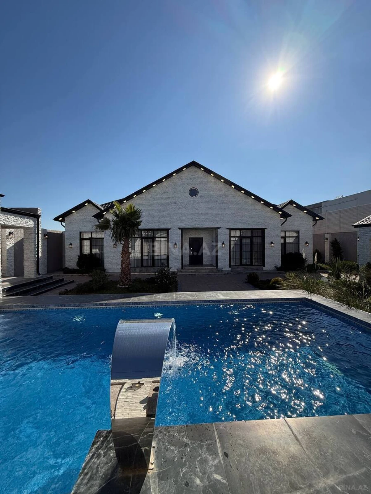 Satılır 5 otaqlı həyət evi 240 m²