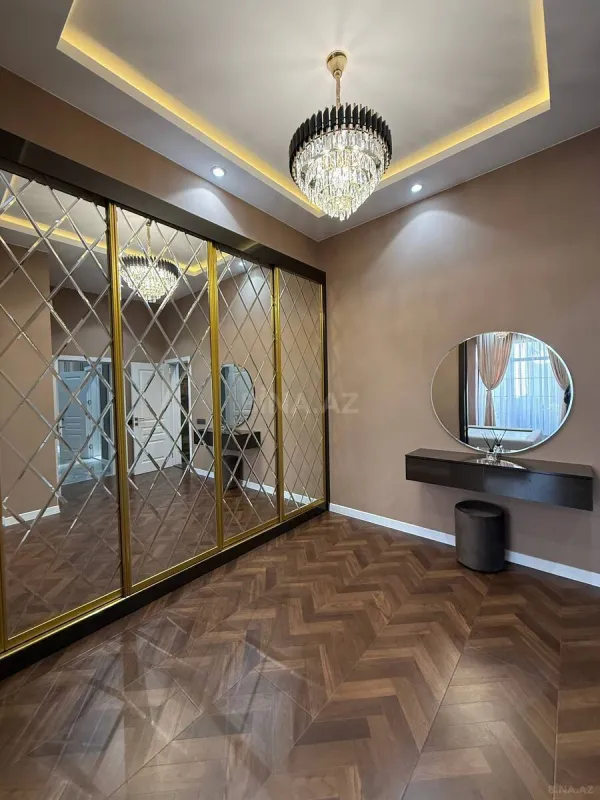 Satılır 5 otaqlı həyət evi 240 m²