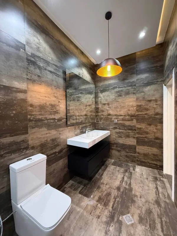 Satılır 5 otaqlı həyət evi 240 m²