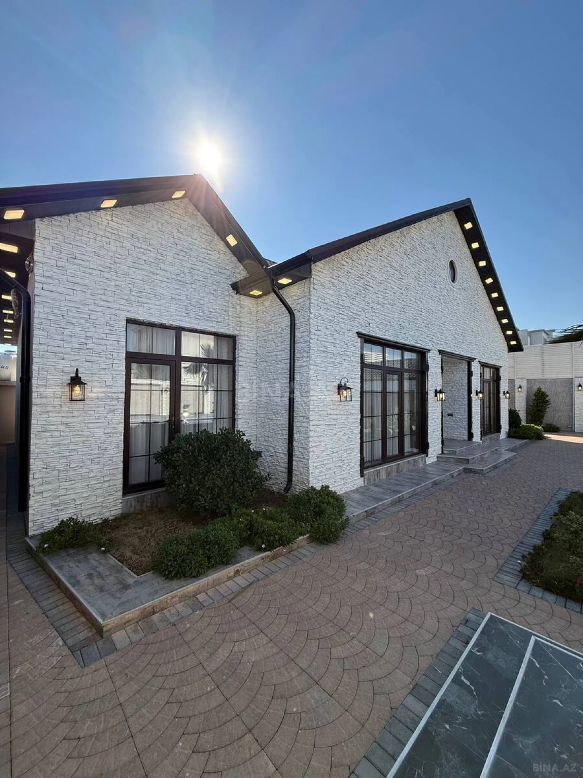 Satılır 5 otaqlı həyət evi 240 m²