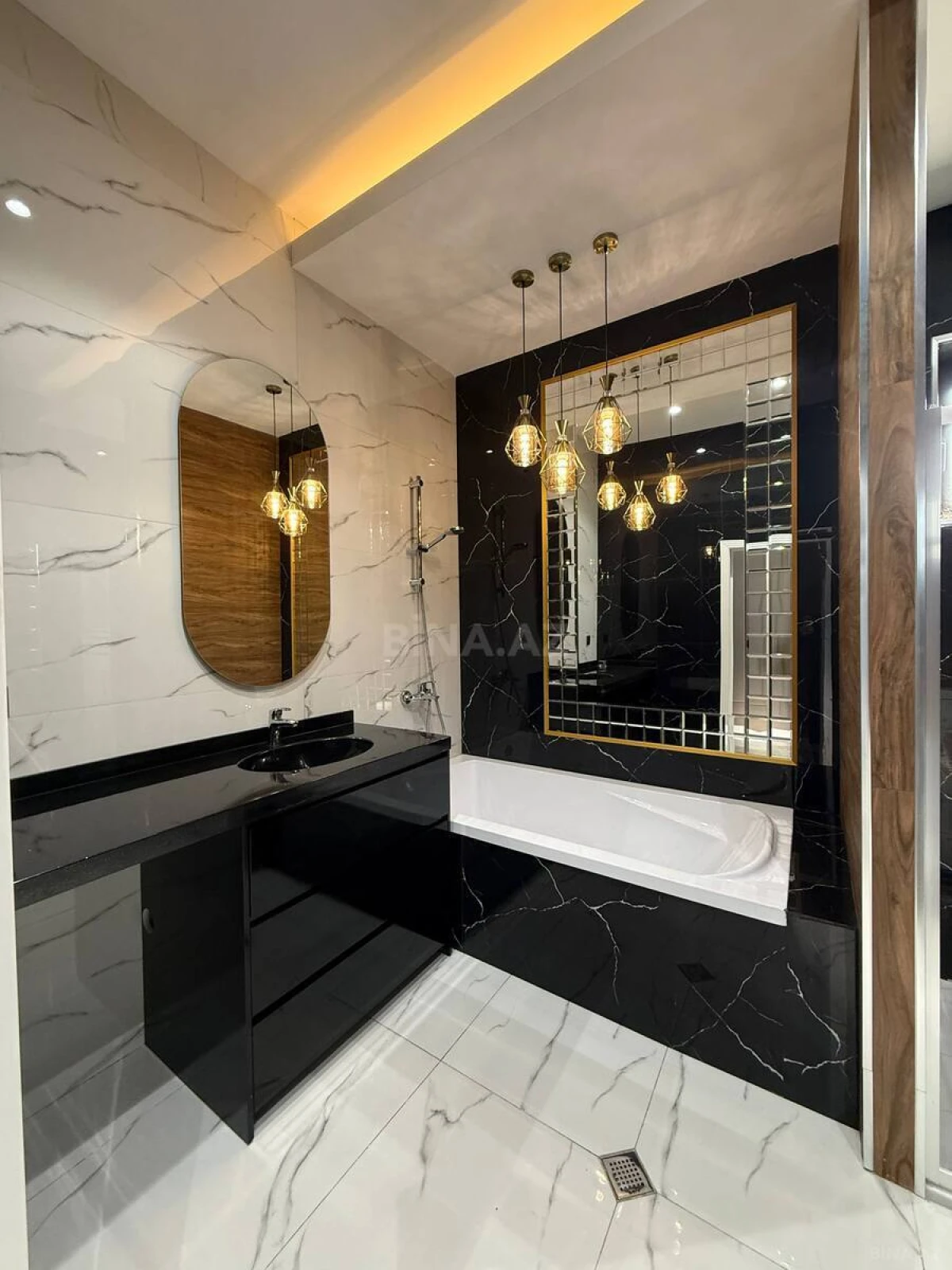 Satılır 5 otaqlı həyət evi 240 m²