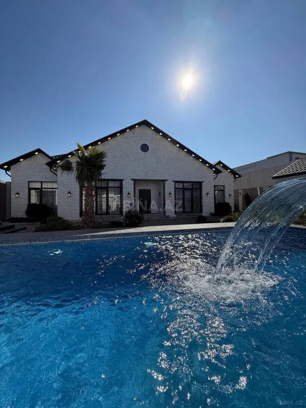 Satılır 5 otaqlı həyət evi 240 m²