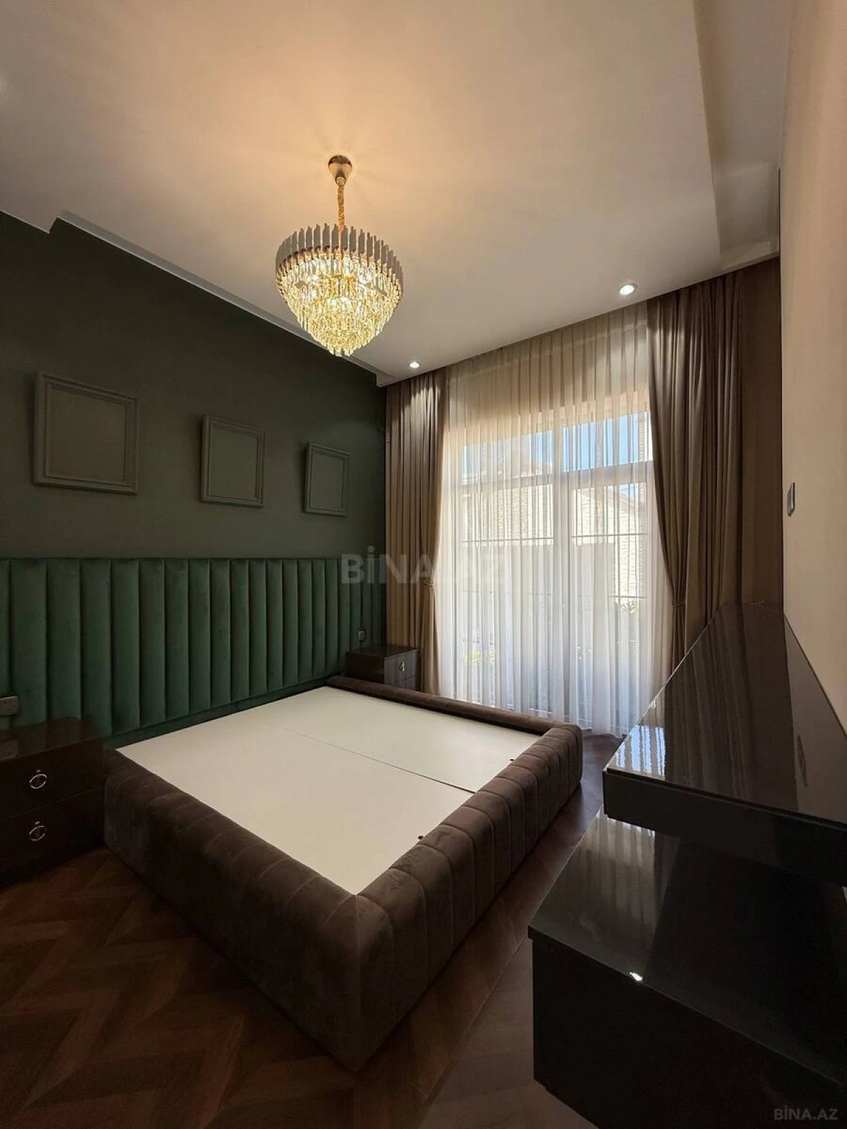 Satılır 5 otaqlı həyət evi 240 m²