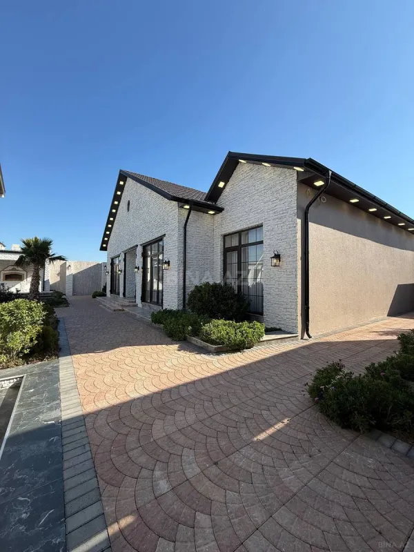 Satılır 5 otaqlı həyət evi 240 m²