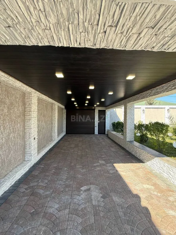 Satılır 5 otaqlı həyət evi 240 m²