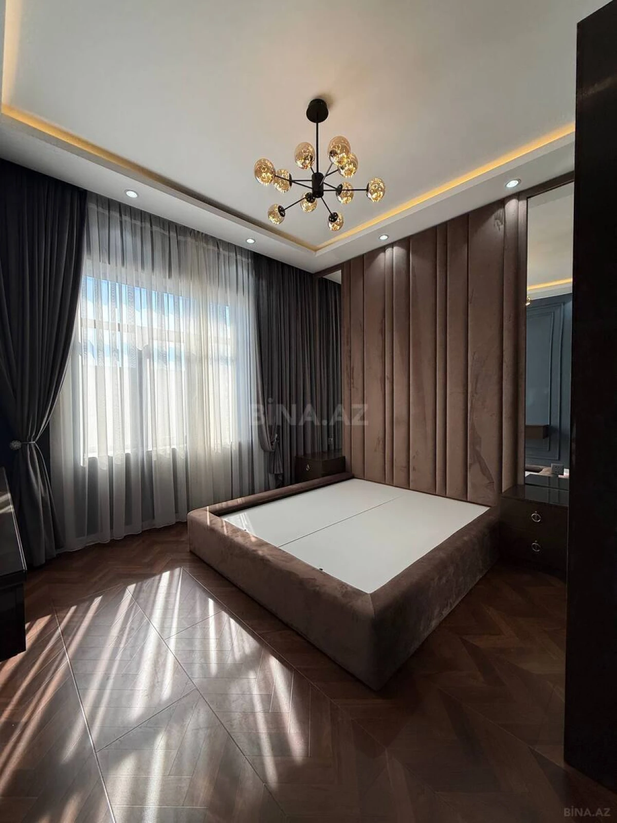 Satılır 5 otaqlı həyət evi 240 m²