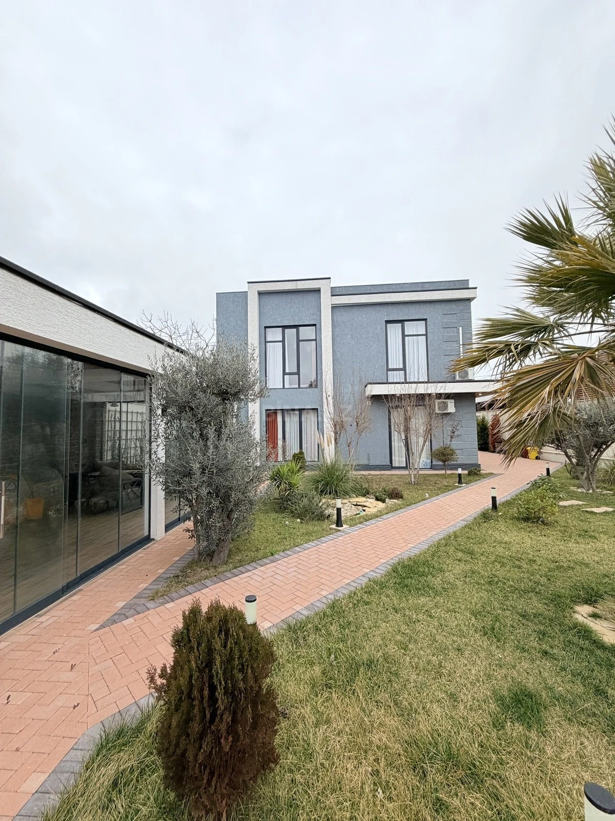 Kirayə verilir 5 otaqlı həyət evi 280 m²