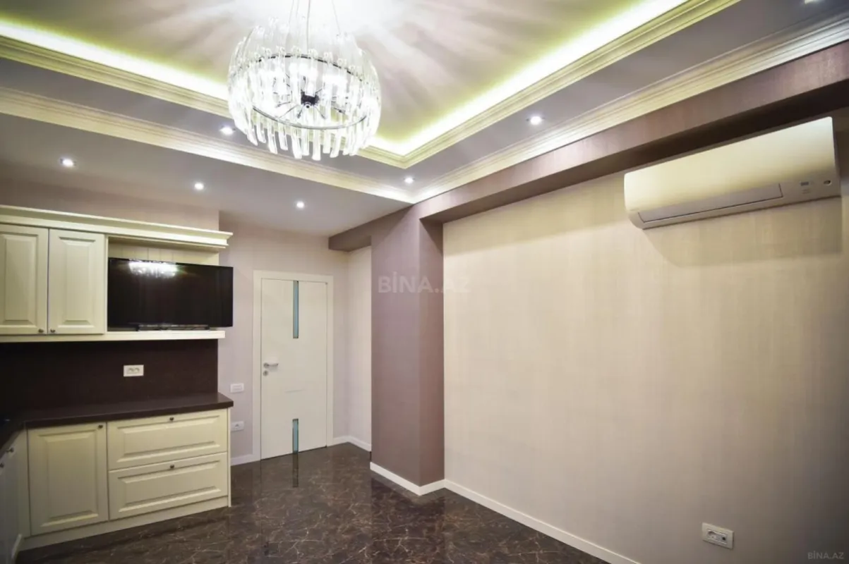 Satılır 3 otaqlı mənzil 136 m²