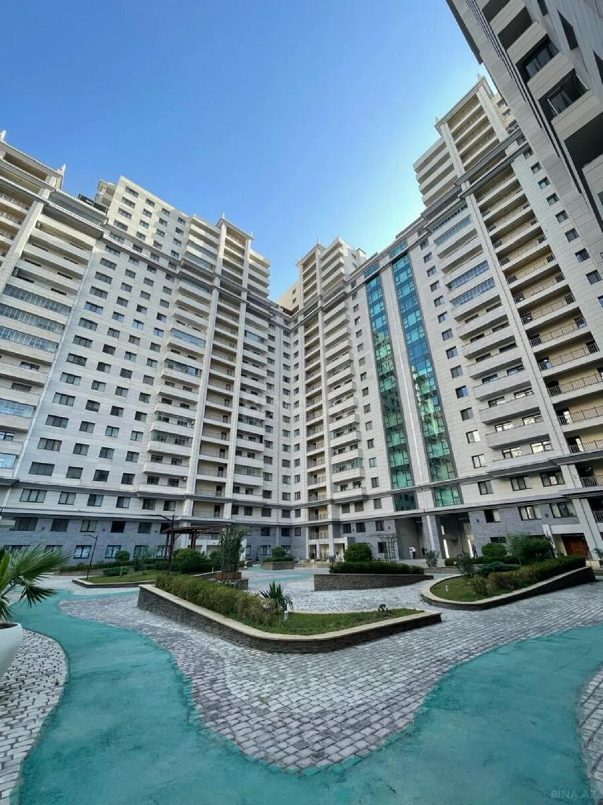 Satılır 3 otaqlı mənzil 136 m²