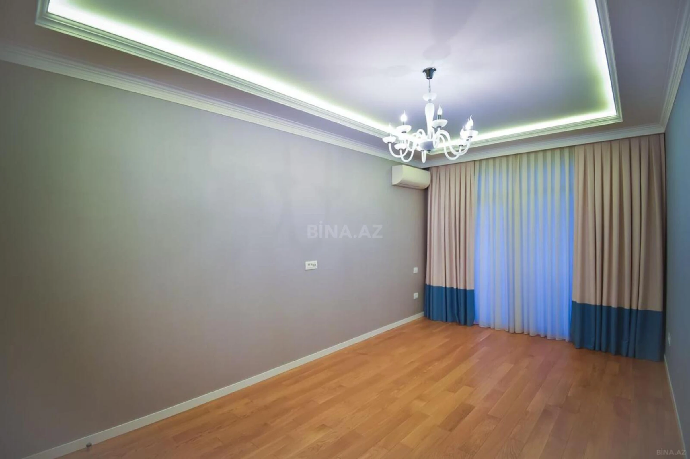 Satılır 3 otaqlı mənzil 136 m²