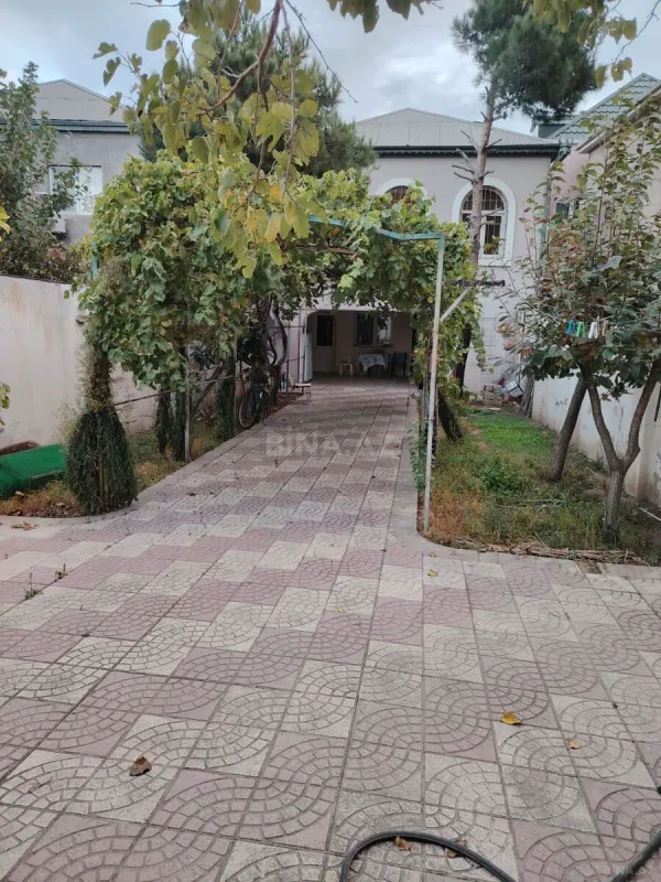 Satılır 4 otaqlı həyət evi 200 m²