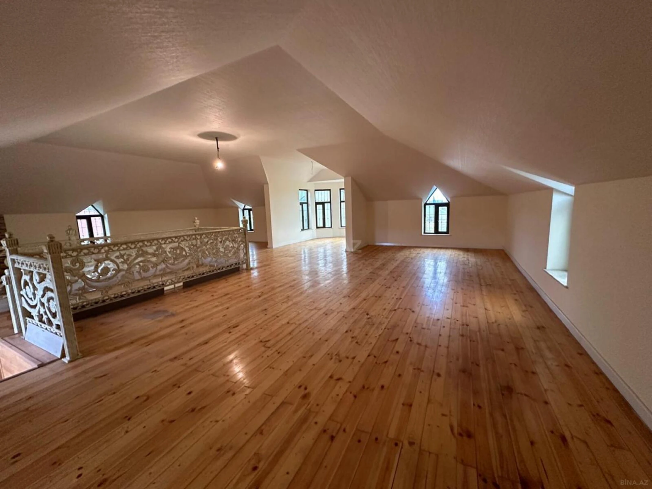 Satılır 6 otaqlı həyət evi 340 m²