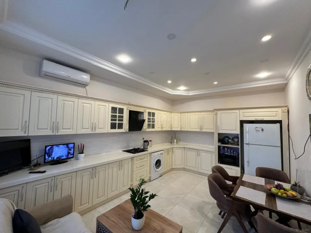 Satılır 6 otaqlı həyət evi 340 m²