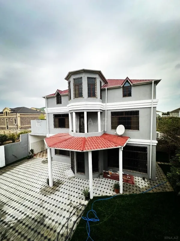 Satılır 6 otaqlı həyət evi 340 m²