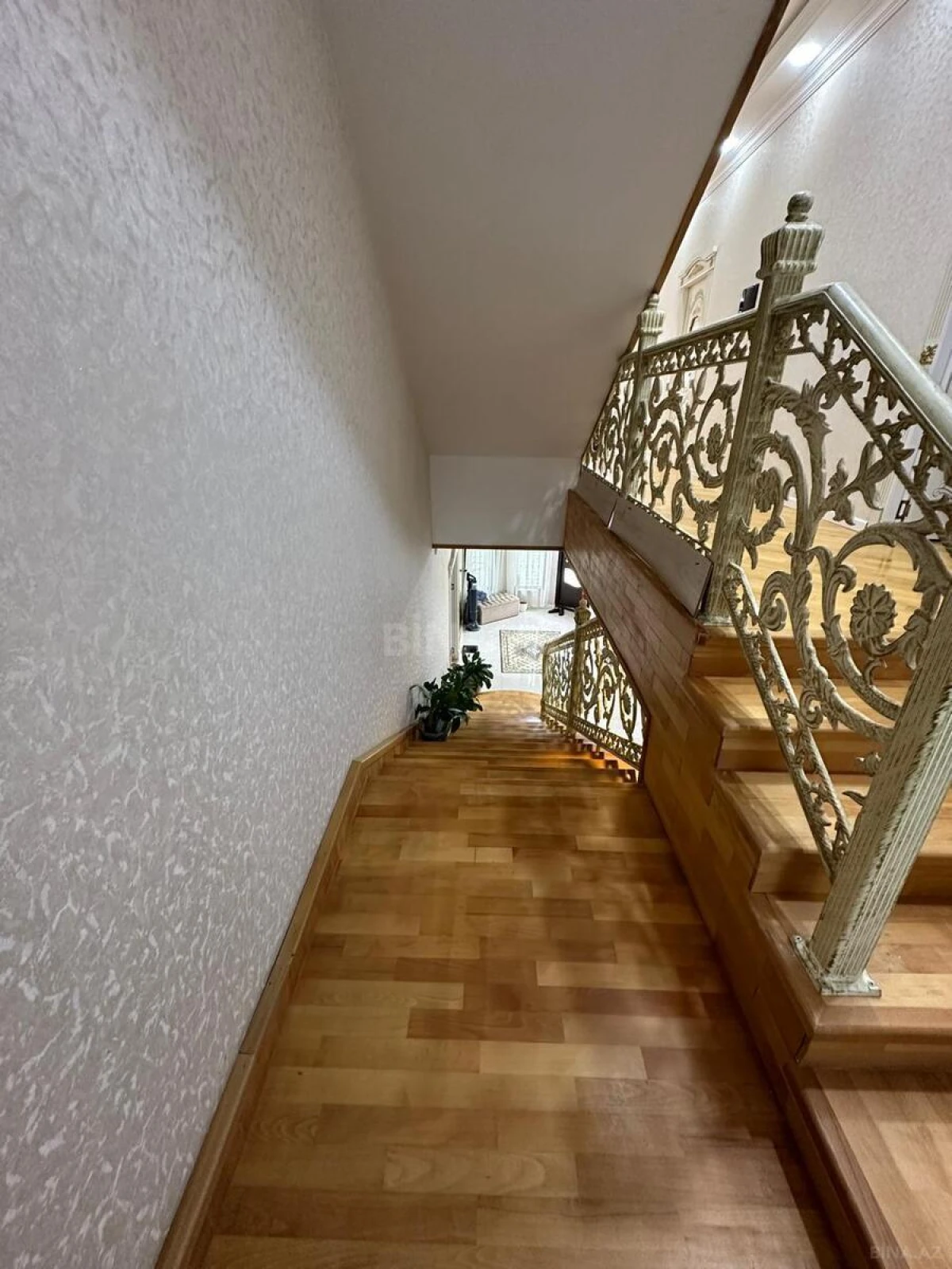 Satılır 6 otaqlı həyət evi 340 m²