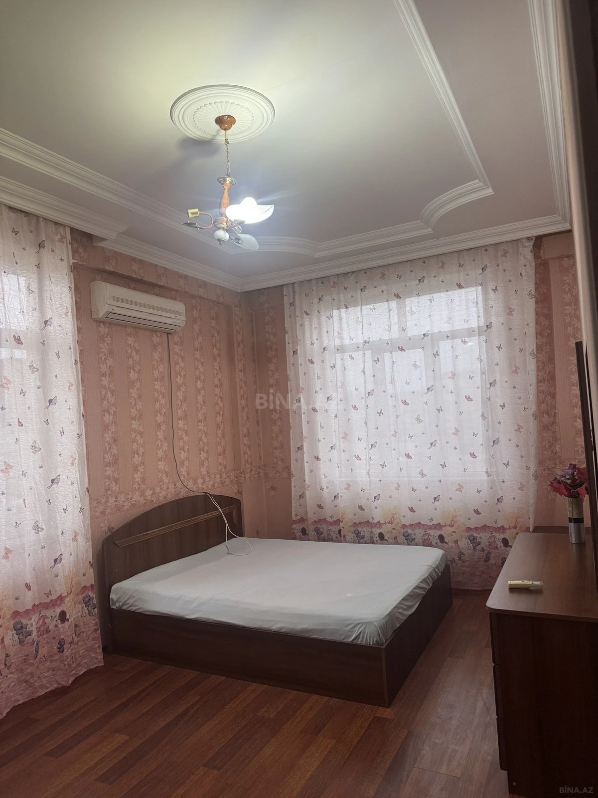 Kirayə verilir 2 otaqlı mənzil 100 m²