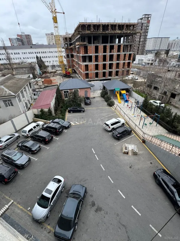 Satılır 2 otaqlı mənzil 92 m²