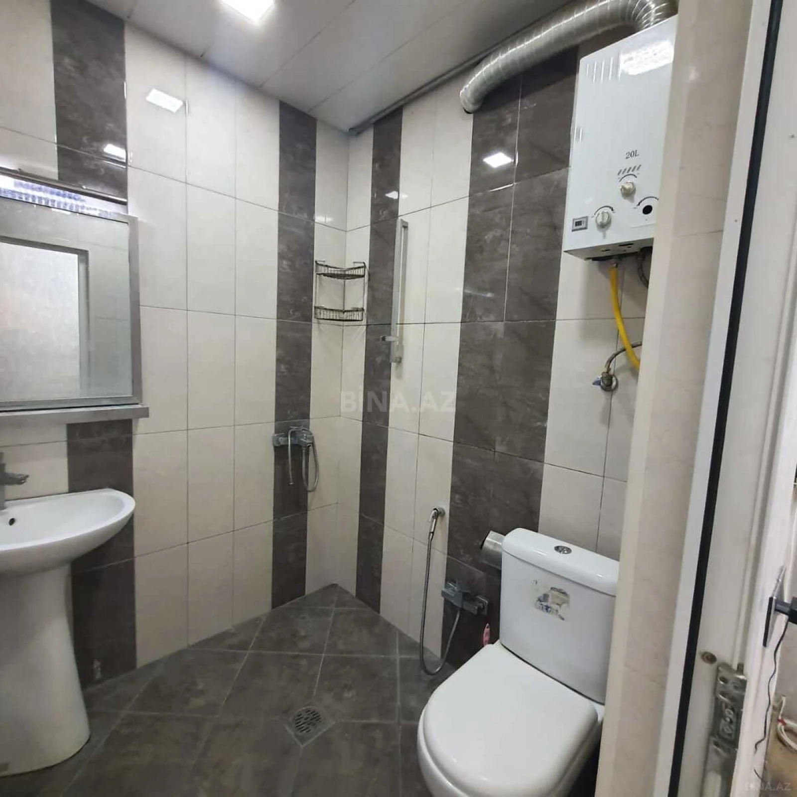 Satılır 2 otaqlı mənzil 65 m²