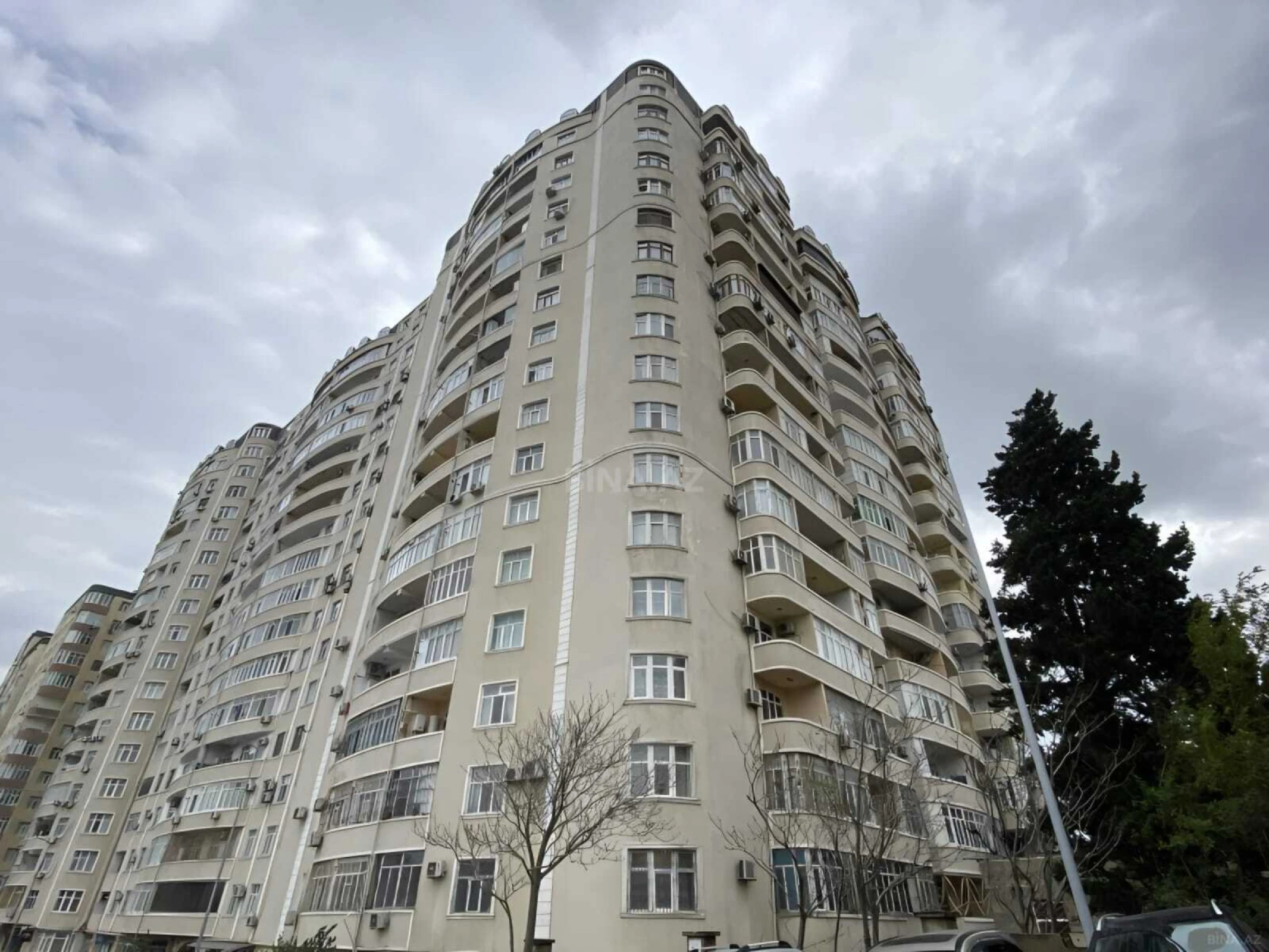 Satılır 3 otaqlı mənzil 130 m²