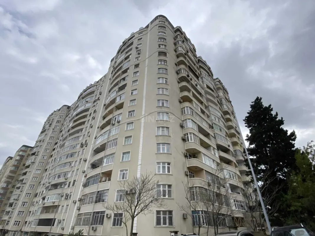 Satılır 3 otaqlı mənzil 130 m²