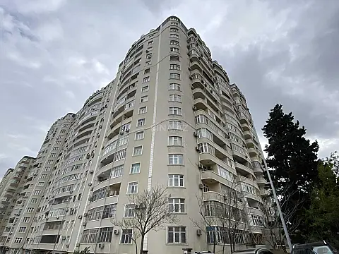 Satılır 3 otaqlı mənzil 130 m²