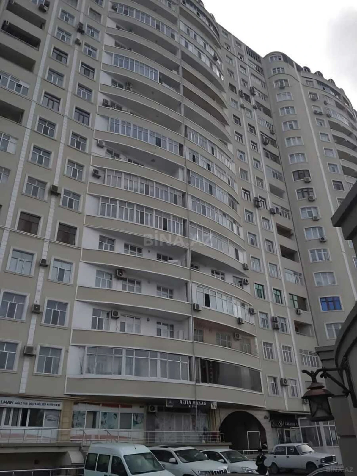 Satılır 3 otaqlı mənzil 130 m²