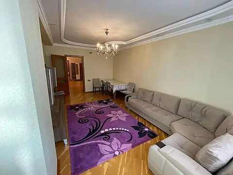 Satılır 3 otaqlı mənzil 130 m²