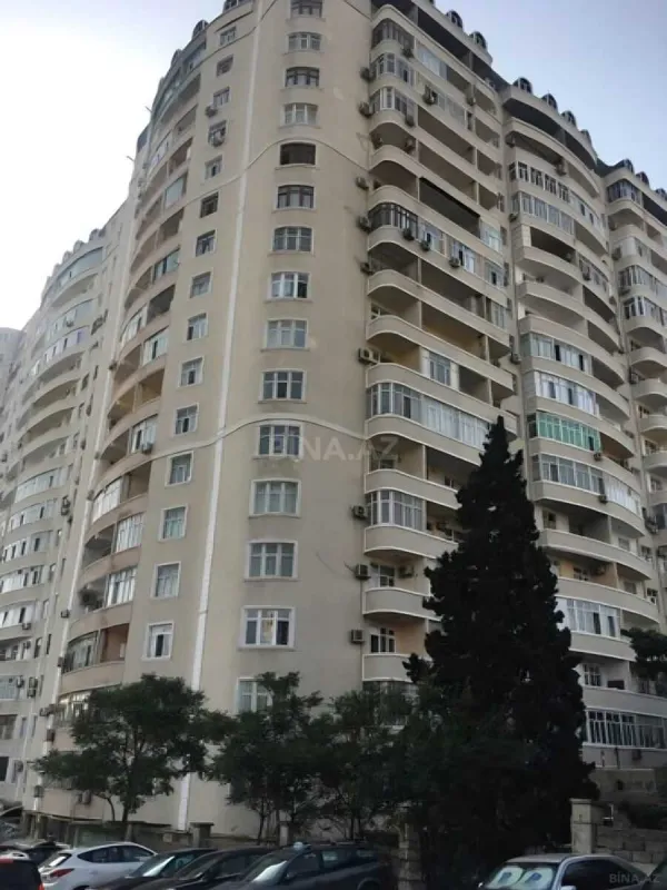 Satılır 3 otaqlı mənzil 130 m²