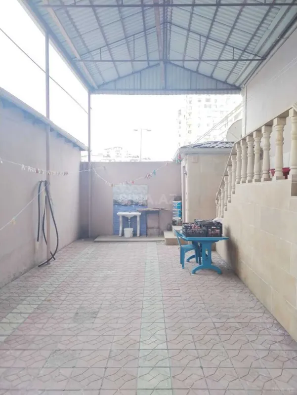 Satılır 5 otaqlı həyət evi 200 m²
