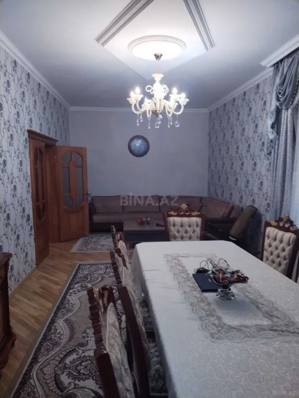 Satılır 5 otaqlı həyət evi 200 m²