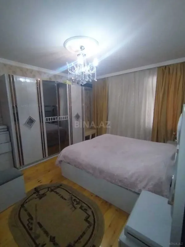 Satılır 5 otaqlı həyət evi 200 m²