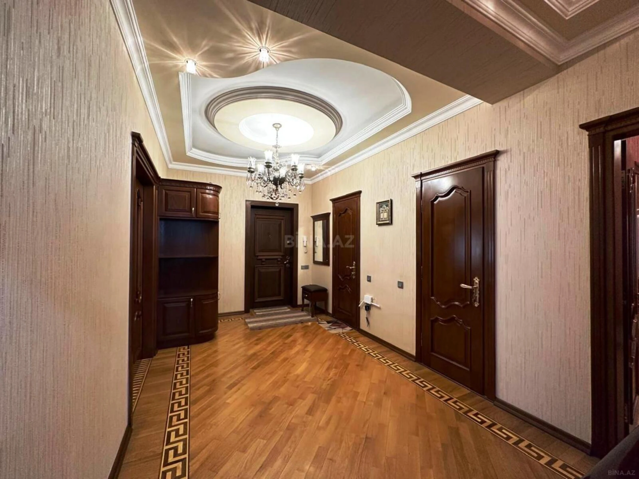 Kirayə verilir 4 otaqlı mənzil 150 m²