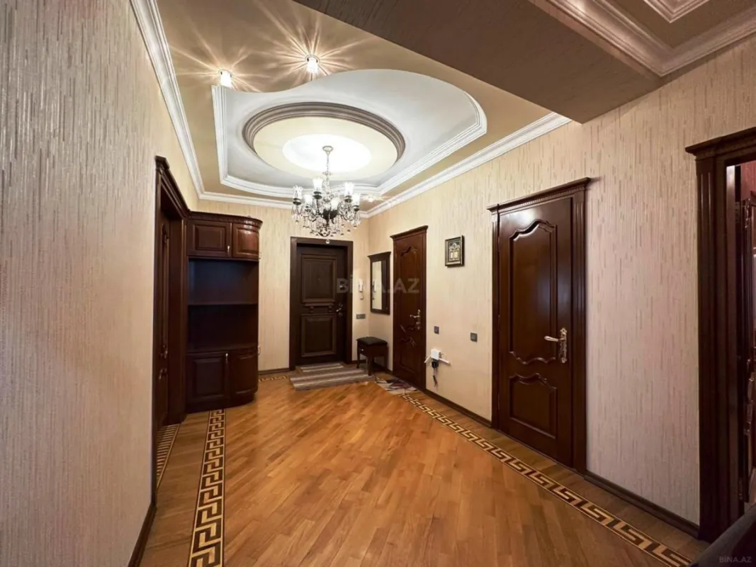 Kirayə verilir 4 otaqlı mənzil 150 m²